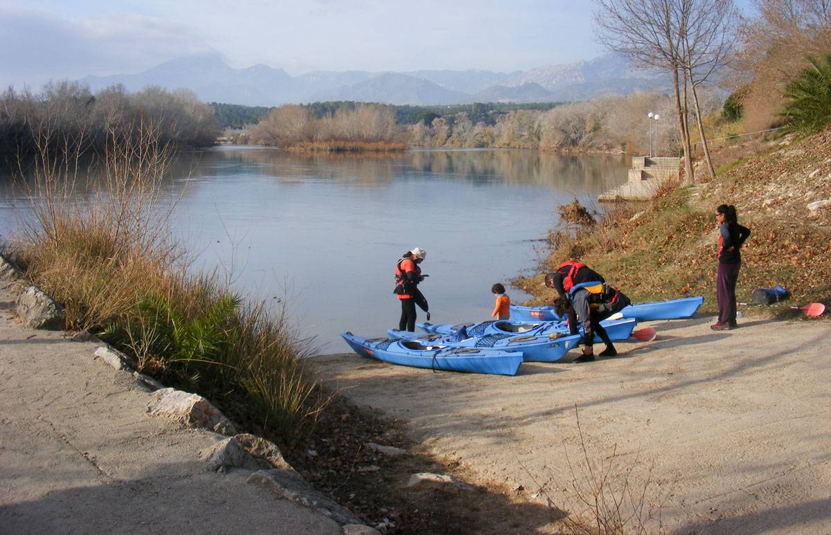 grup de gent a punt de sorti de Xerta en piragua 